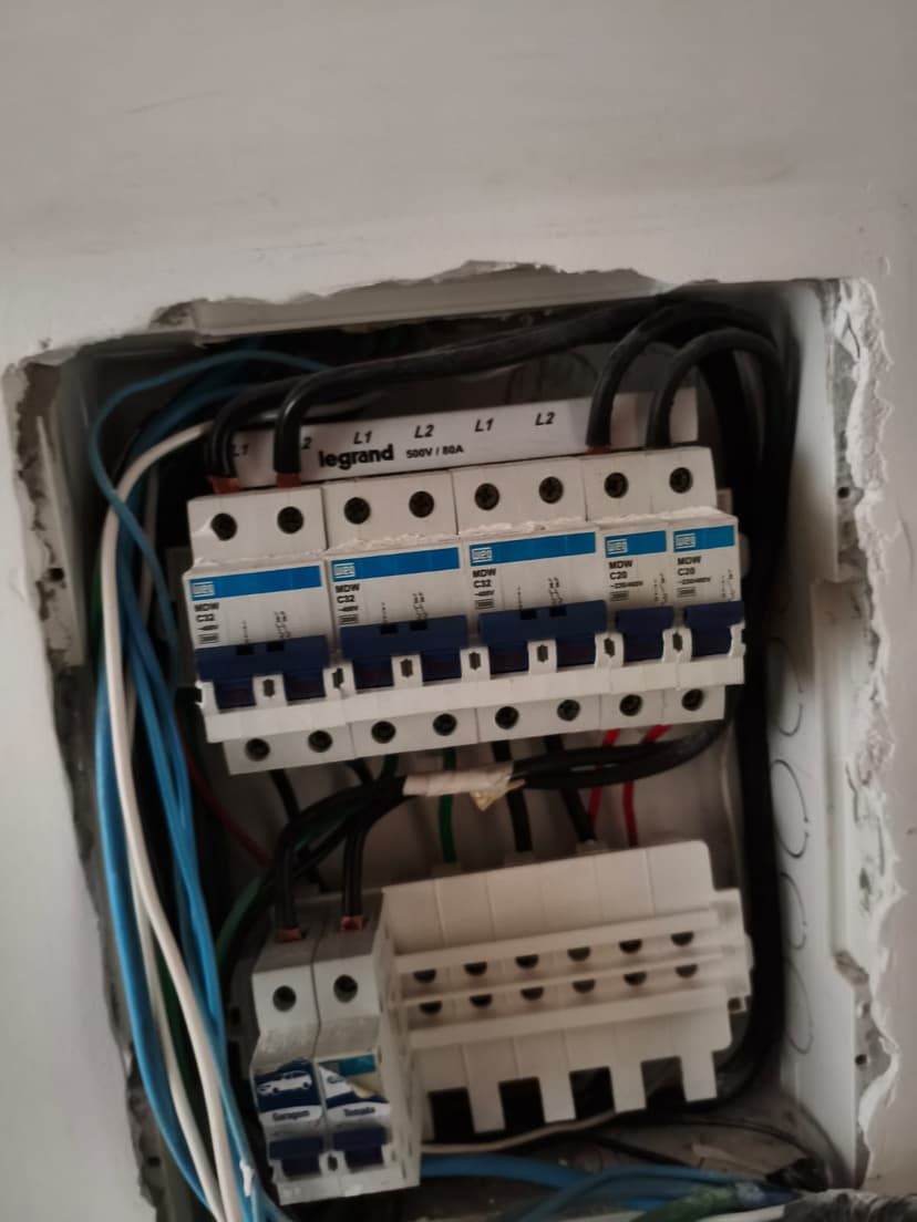 Trabalho de eletricista por ELETRICISTA RESIDENCIAL C.A.F