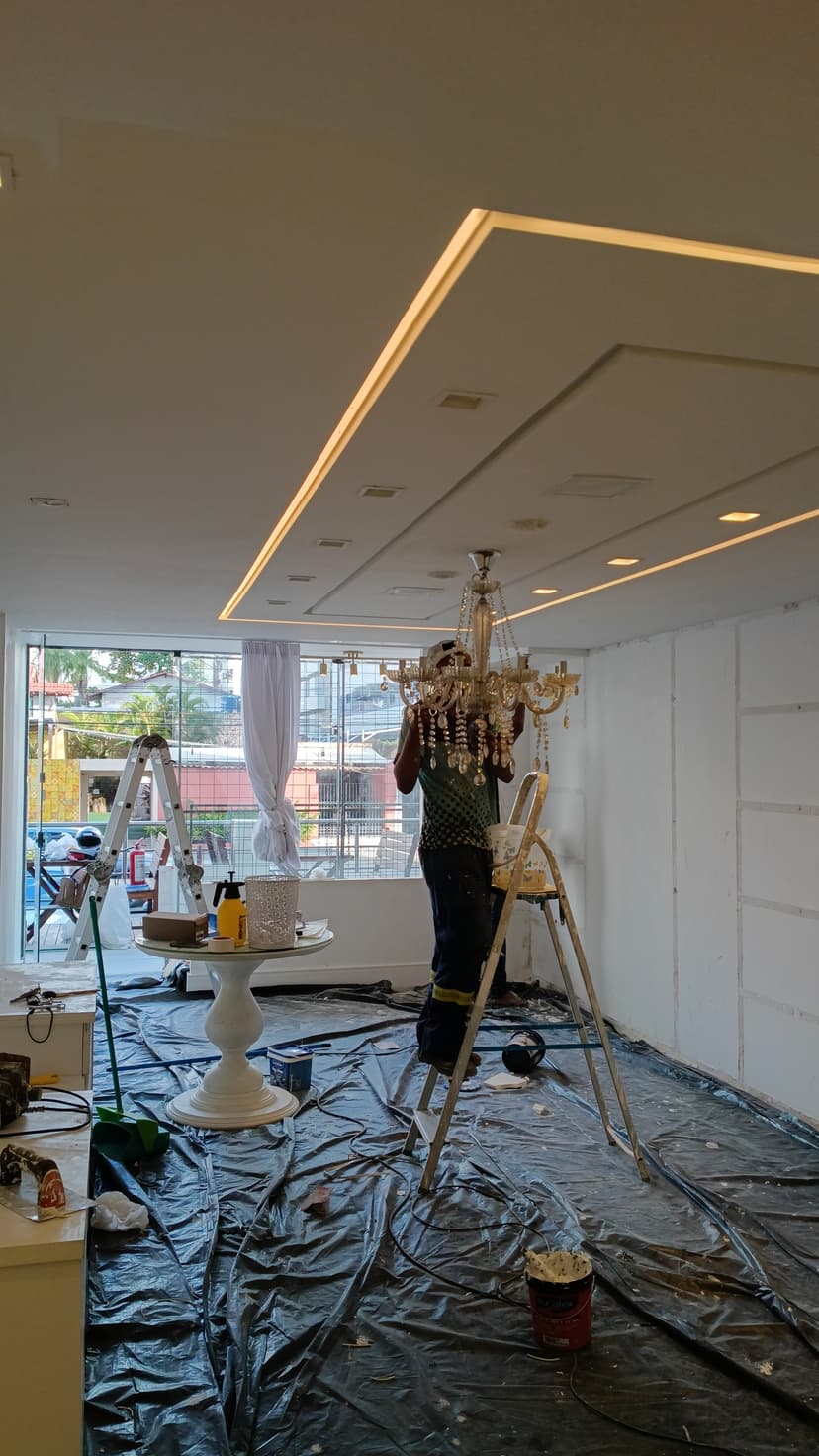 Trabalho de eletricista por Selig serviços construção