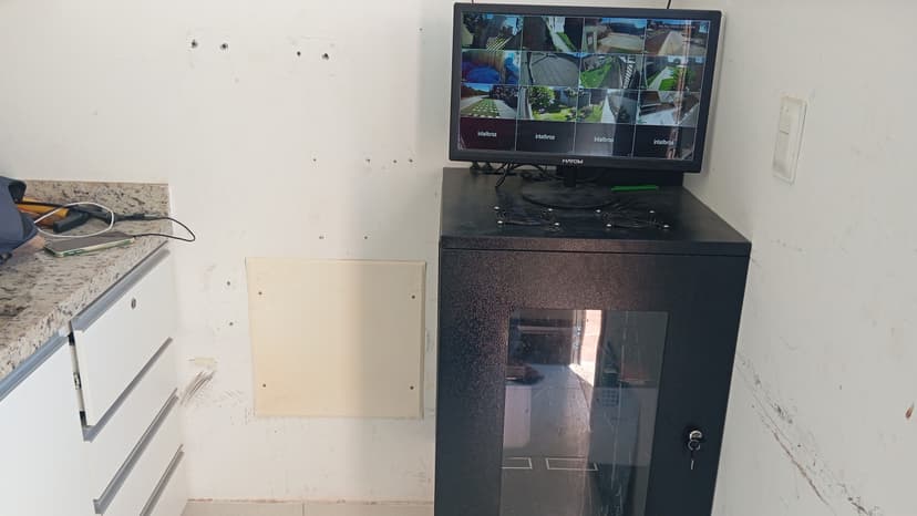 Trabalho de segurança eletrônica por Charlles