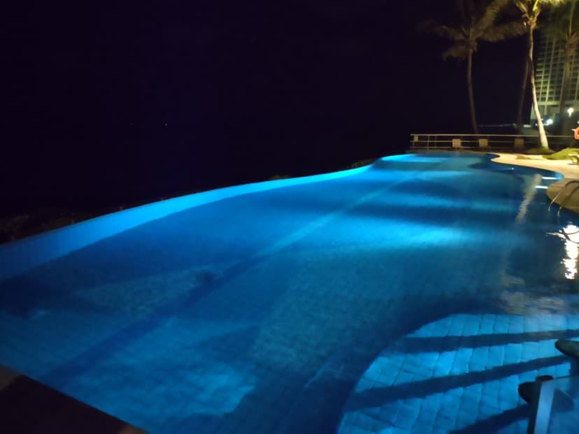 Trabalho de limpador de piscina por Verão Piscinas