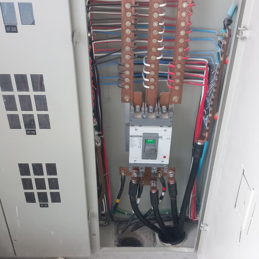 Trabalho de eletricista por Queridão.Rj