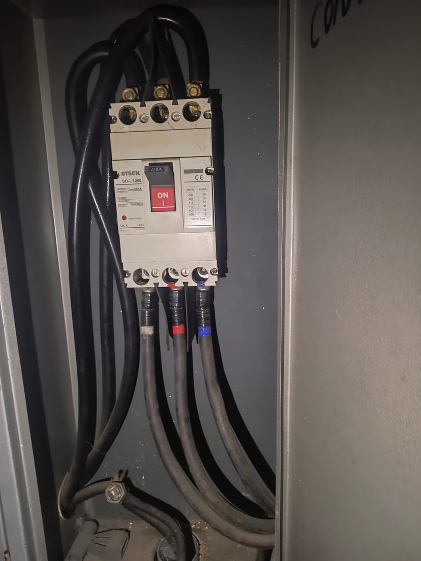 Trabalho de eletricista por Caio Cesar