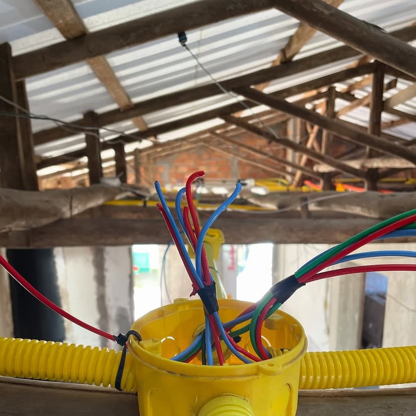 Trabalho de eletricista por Milton