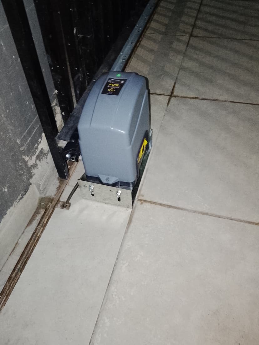 Trabalho de segurança eletrônica por Grupo Rhema - Segurança e Serviço