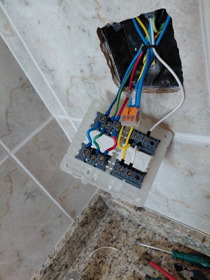 Trabalho de eletricista por Bertrand