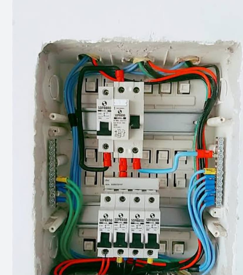 Trabalho de eletricista por Cury Soluções Técnicas