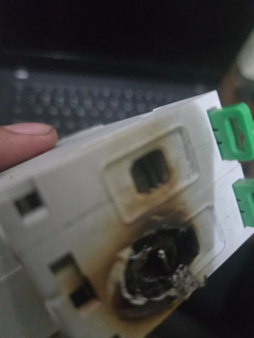 Trabalho de eletricista por Serviços Inteligentes F.Araújo