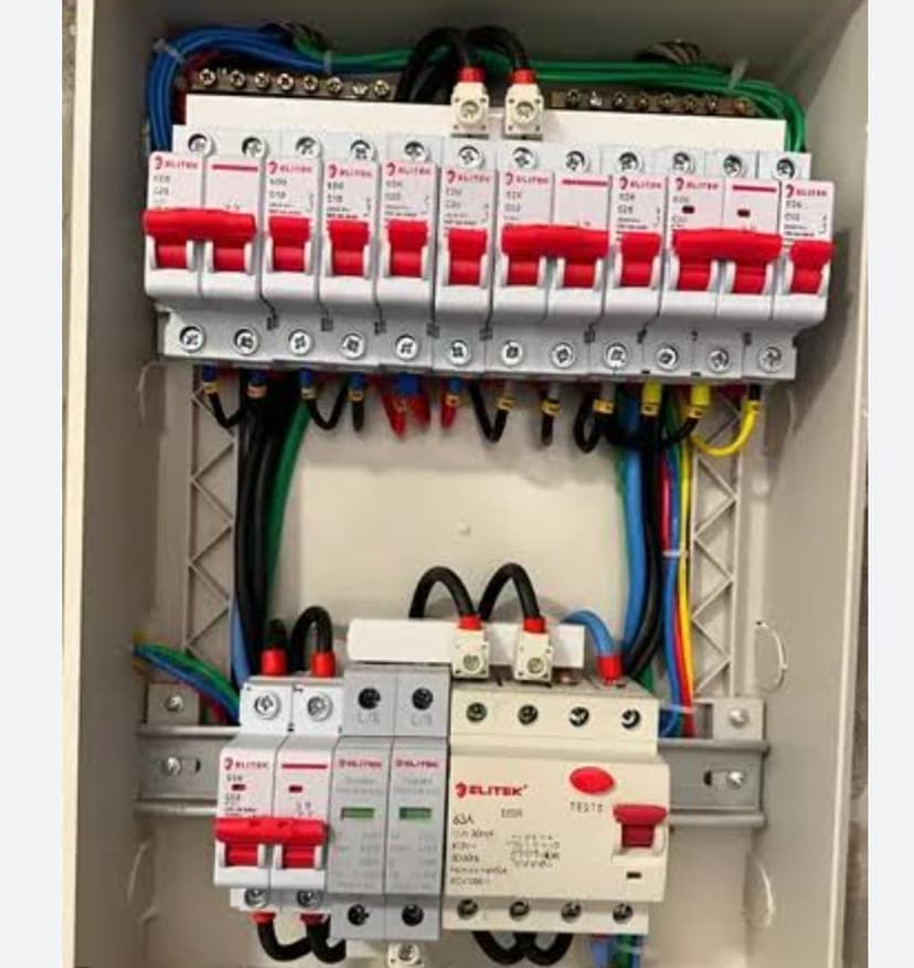 Trabalho de eletricista por Cury Soluções Técnicas