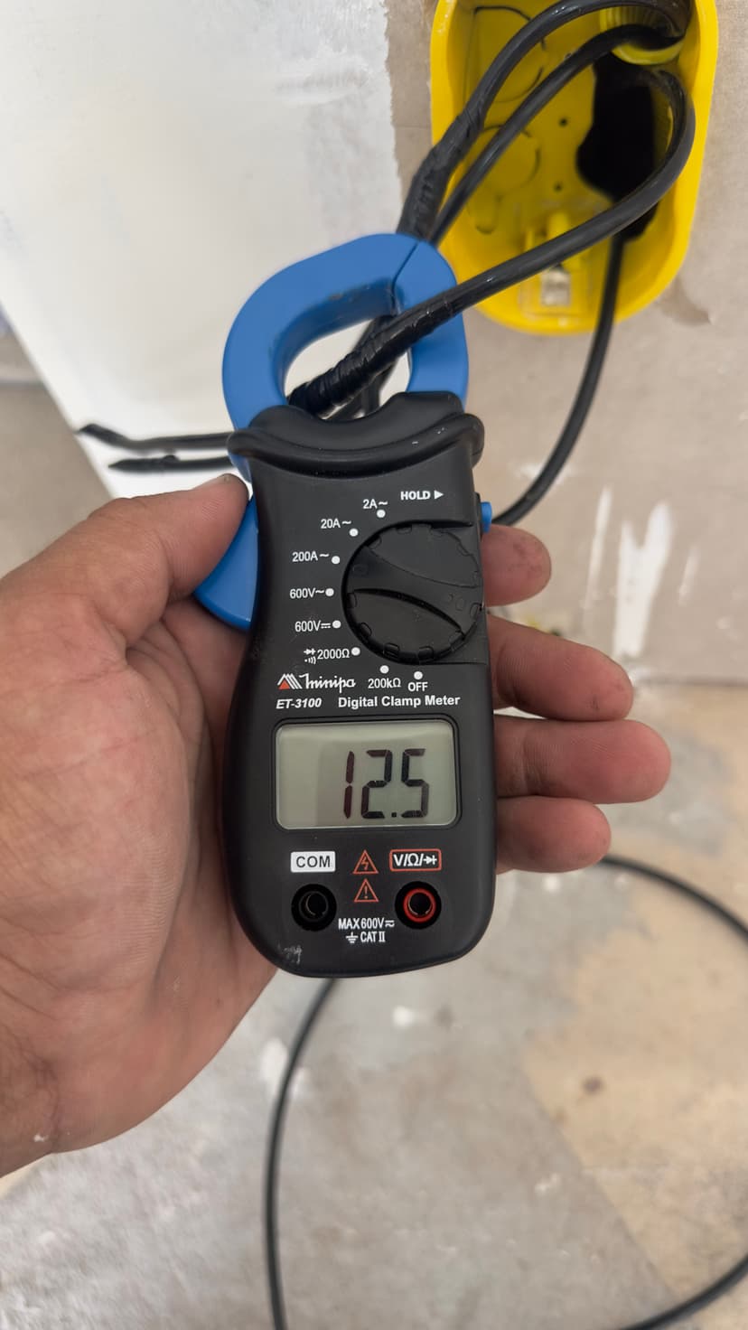 Trabalho de eletricista por GABRIEL SILVA RESENDE