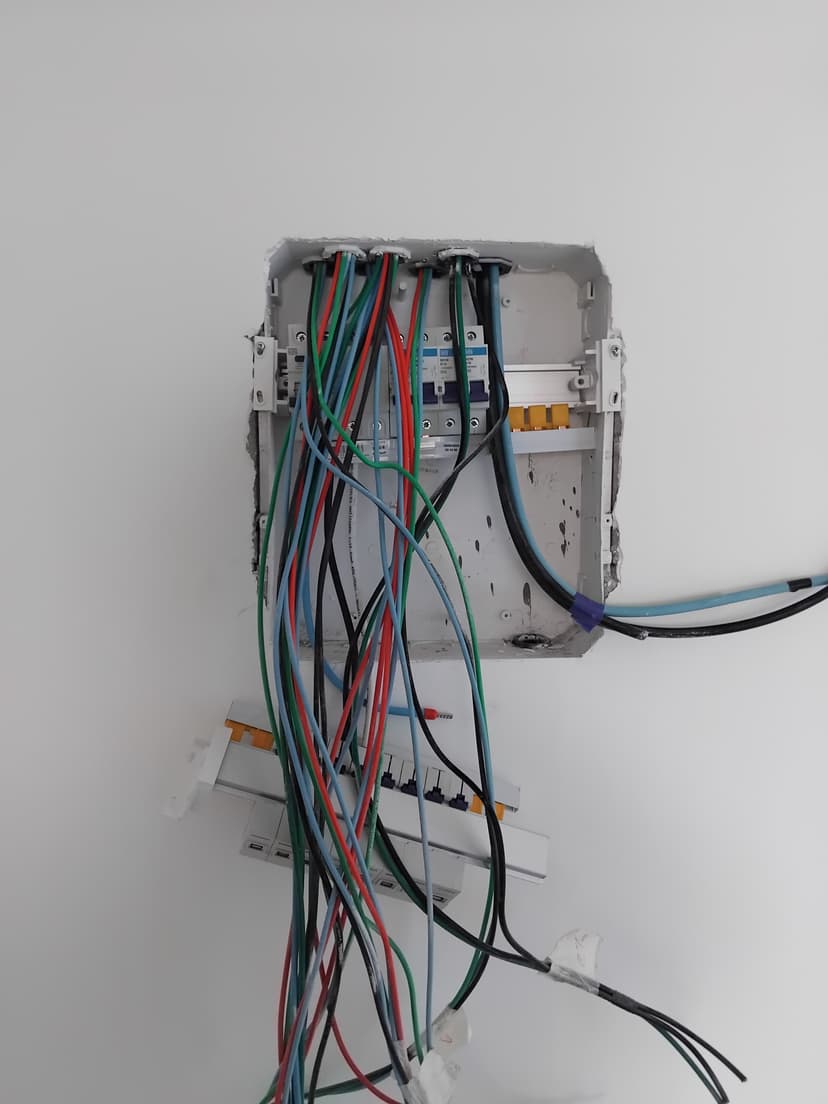 Trabalho de eletricista por Flavio