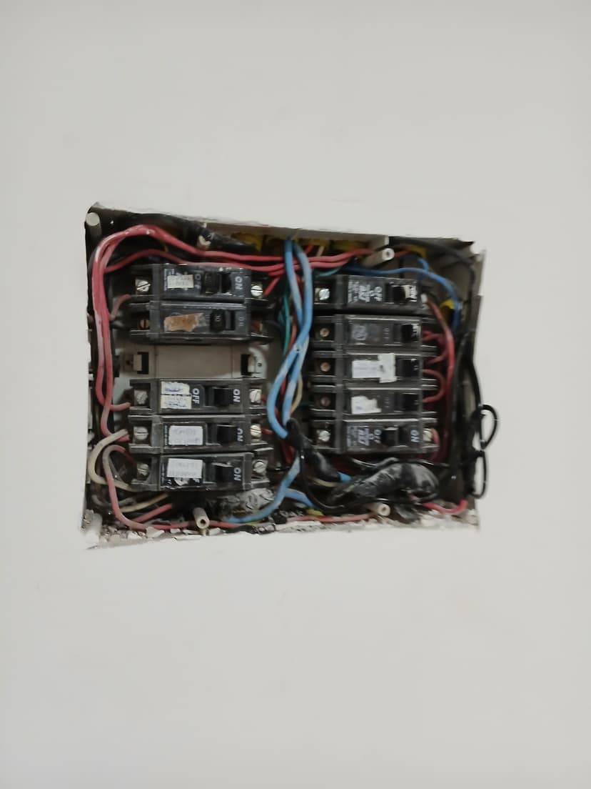 Trabalho de eletricista por Brito & Negrelli Serviços