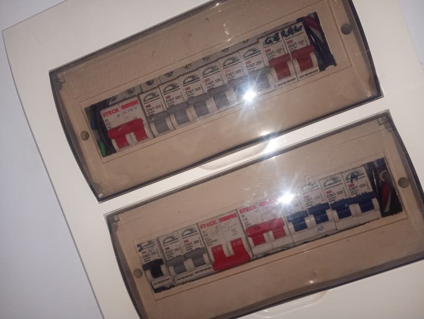 Trabalho de eletricista por ALPHA & DELTA