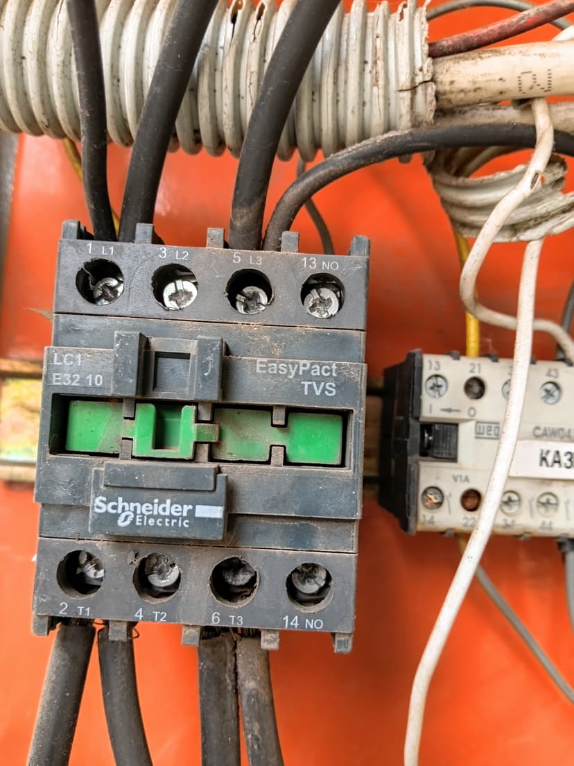 Trabalho de eletricista por ALPHA & DELTA