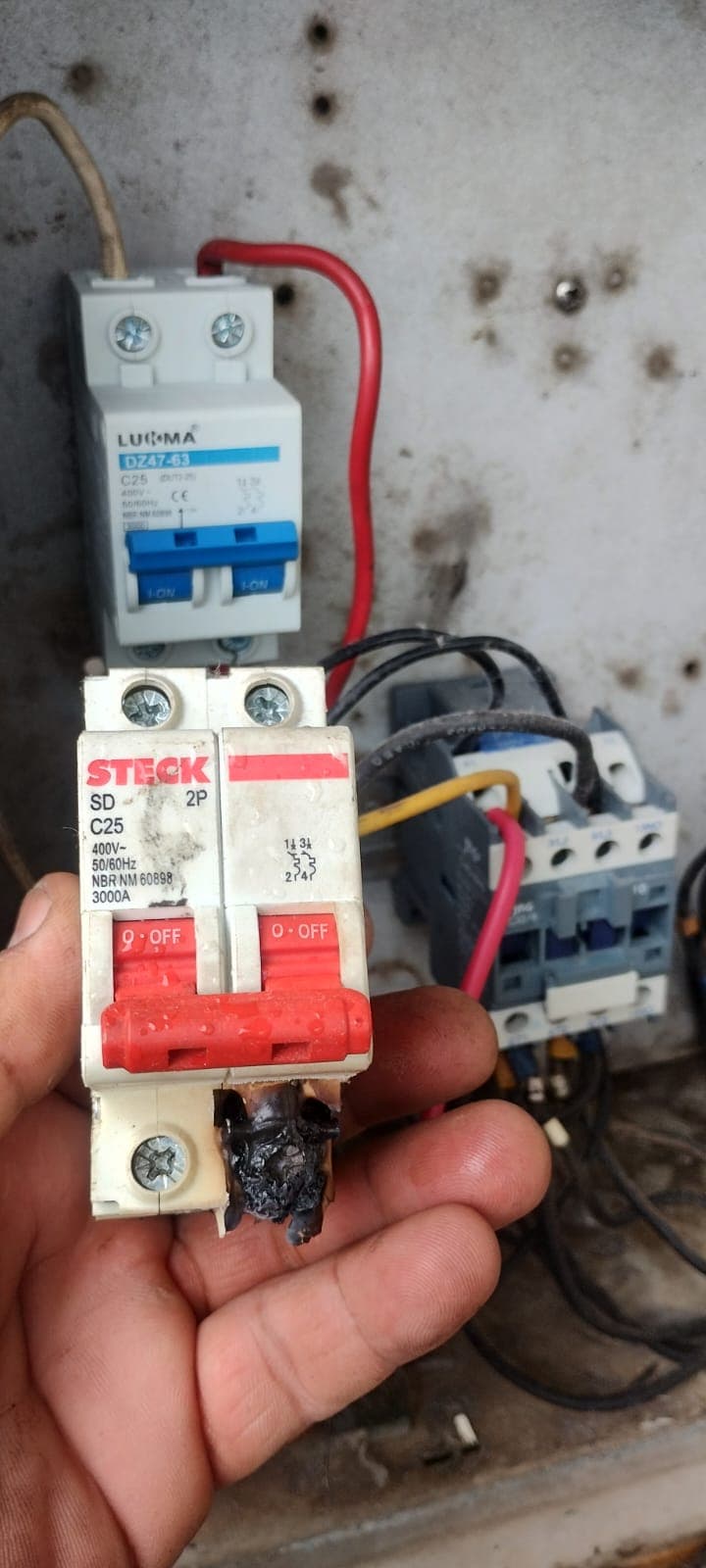 Trabalho de eletricista por Felipe Souza