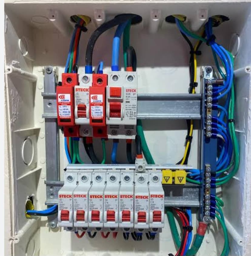Trabalho de eletricista por Cury Soluções Técnicas