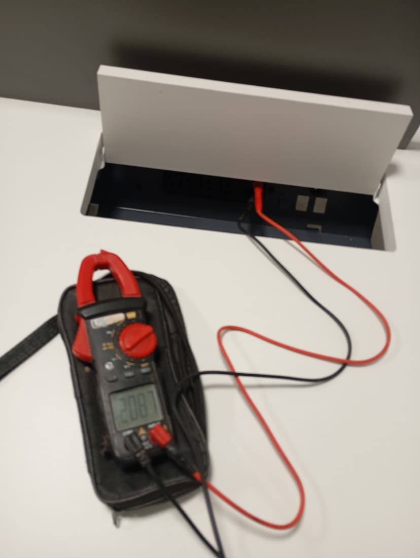 Trabalho de eletrotécnico por LS SERVIÇOS ELÉTRICOS