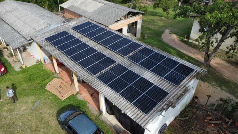 Trabalho de eletricista por VINICIUS MACHADO DO CARMO BARCELOS