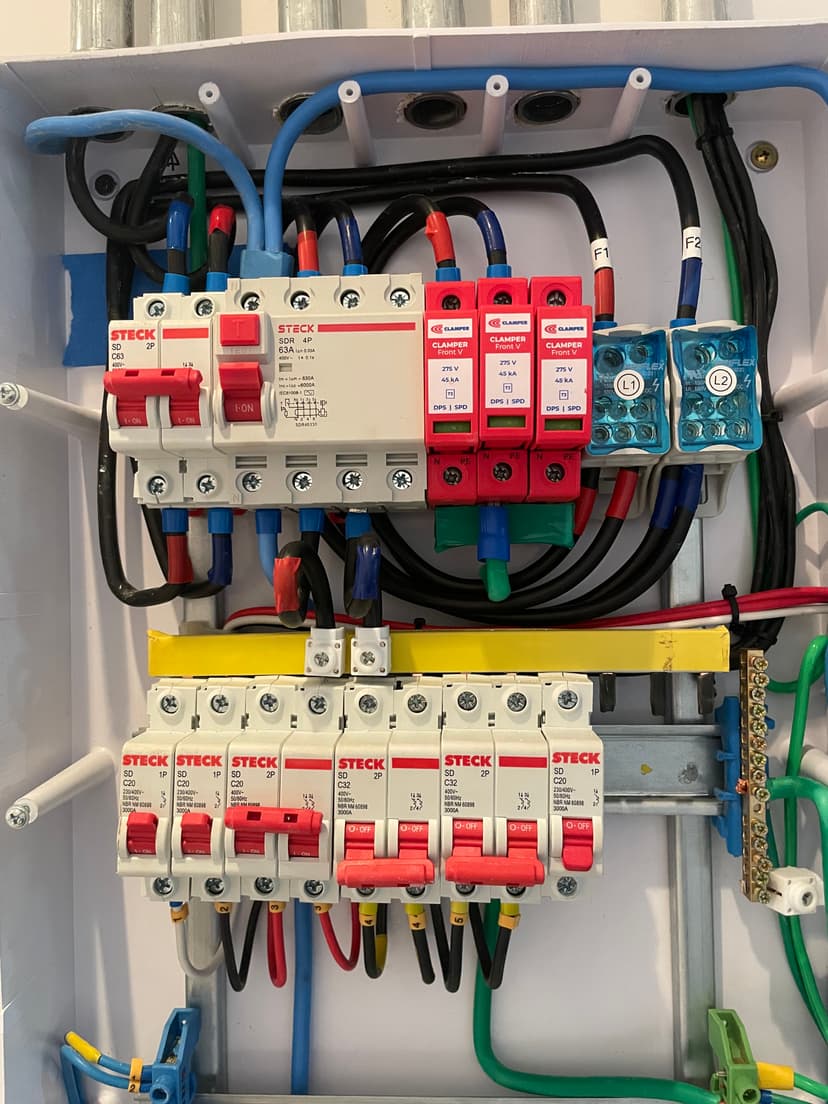 Trabalho de eletricista por Luís Roberto
