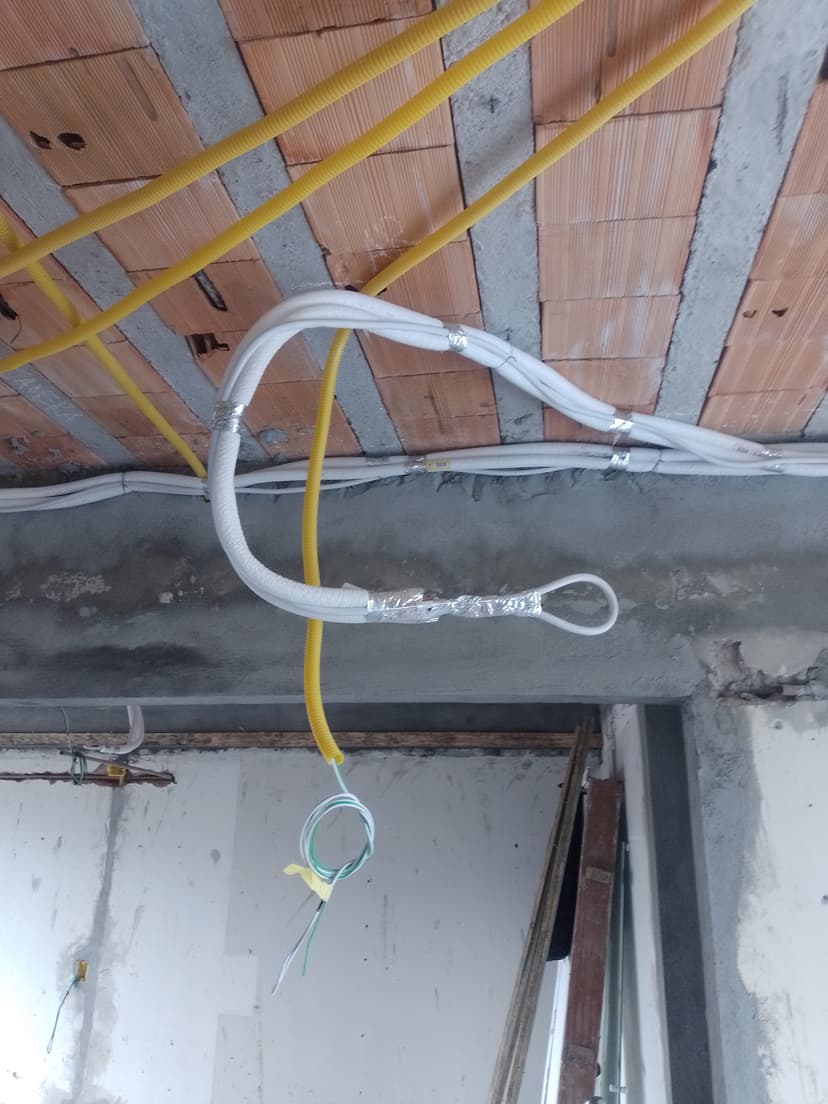 Trabalho de técnico em refrigeração por Gouvêa