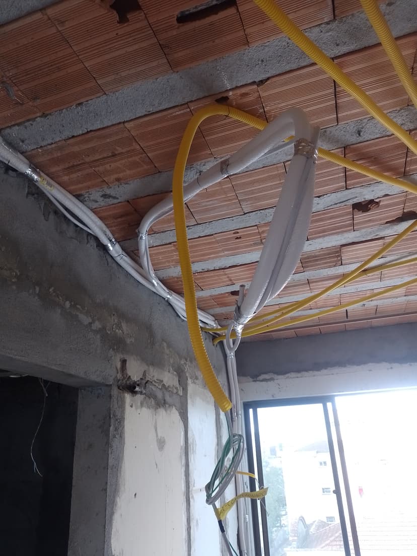 Trabalho de técnico em refrigeração por Gouvêa