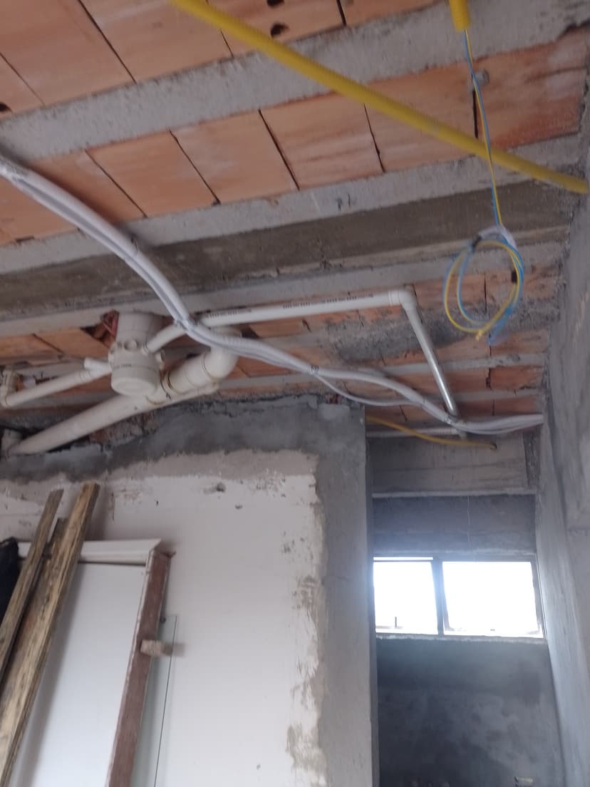 Trabalho de técnico em refrigeração por Gouvêa