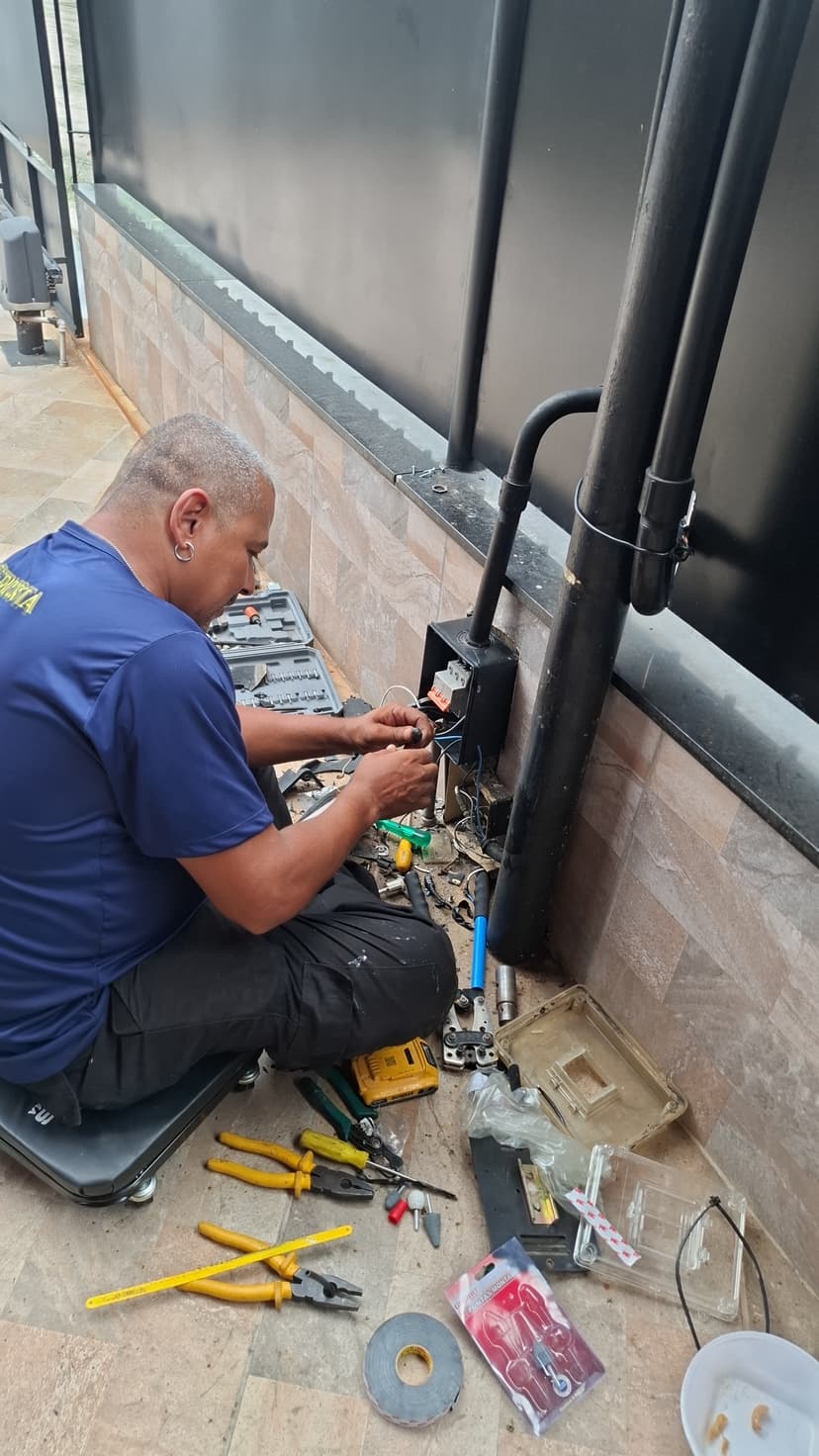 Trabalho de eletricista por Eletricsol Marcelo