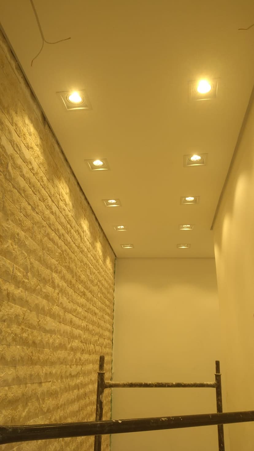 Trabalho de eletricista por RB CERCAS E ELÉTRICAS