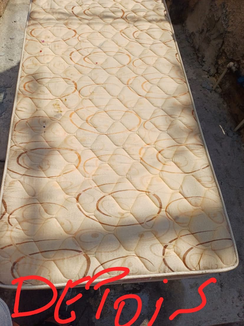 Trabalho de limpador de carpetes e estofados por Leonardo Lopes