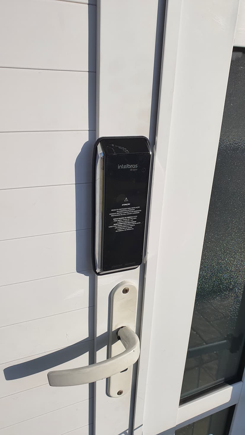 Trabalho de segurança eletrônica por CBS Link Sistema de Monitoramento Energia Solar