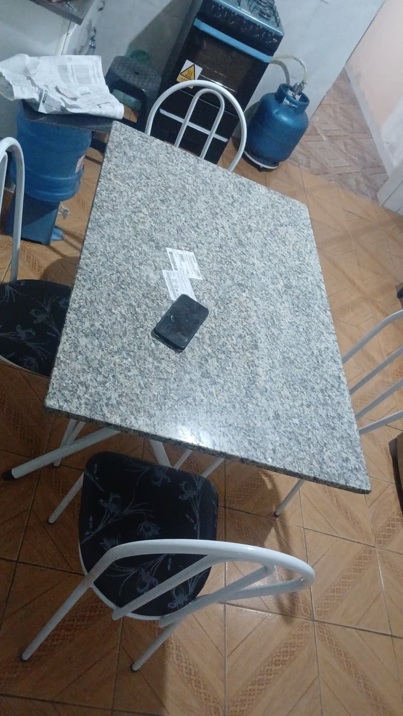 Trabalho de montador de móveis por Lucas Lima