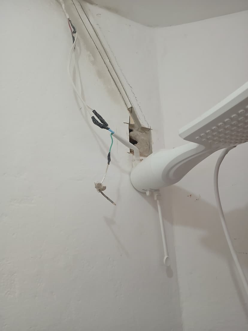 Trabalho de eletricista por Brito & Negrelli Serviços