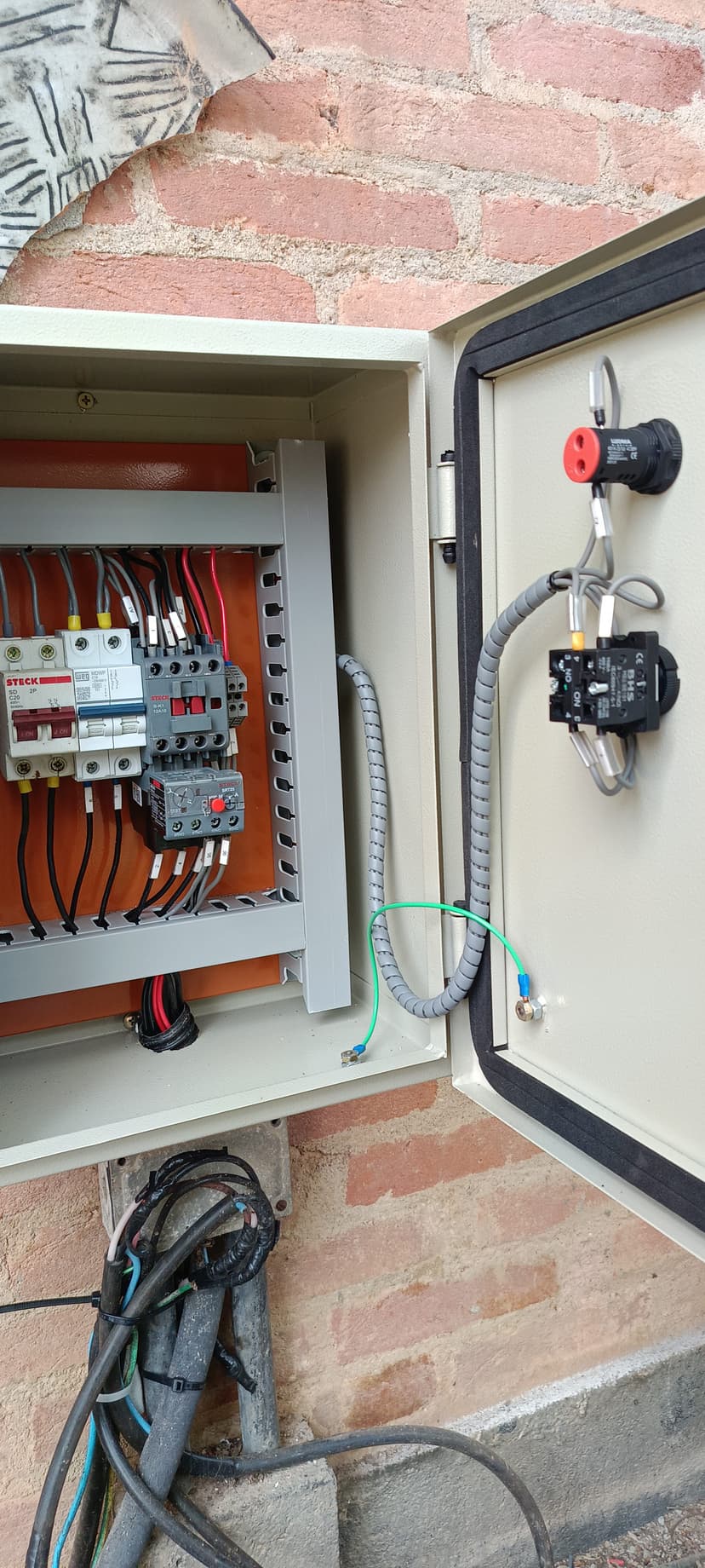 Trabalho de eletricista por Elétrica Salgueiro