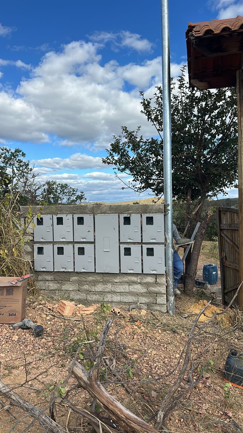 Trabalho de eletrotécnico por Elétrons Elétrica