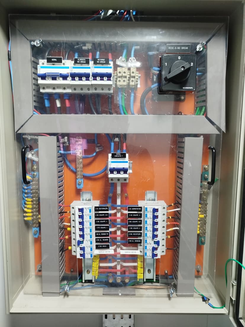 Trabalho de eletrotécnico por Elétrons Elétrica