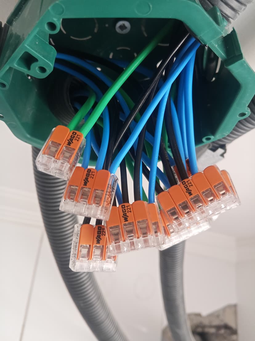 Trabalho de eletrotécnico por Elétrons Elétrica