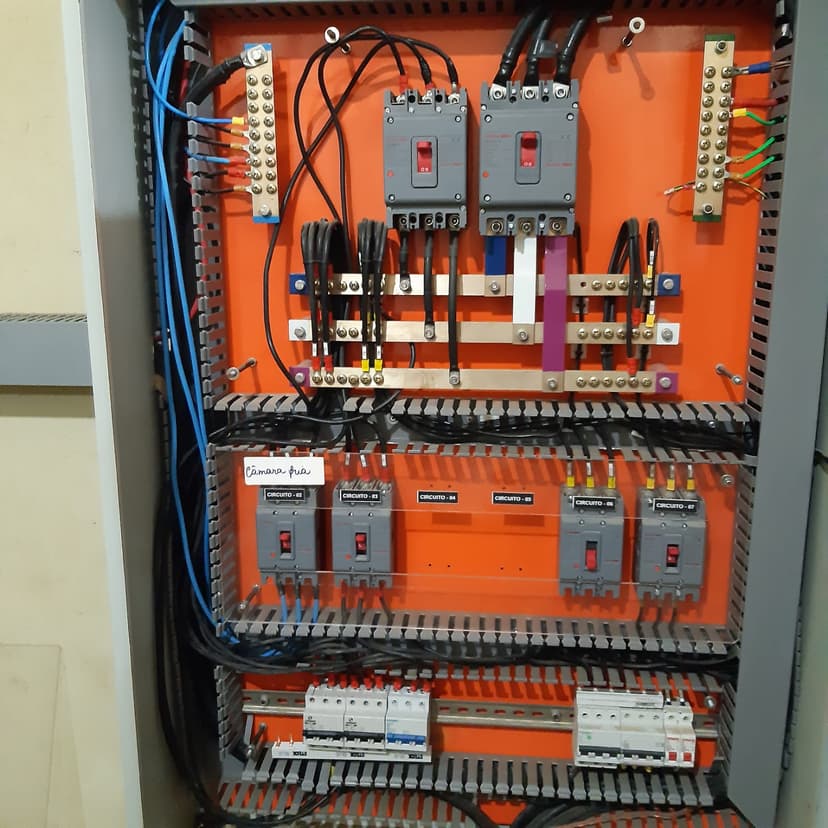 Trabalho de eletricista por JB SERVIÇOS PRIME