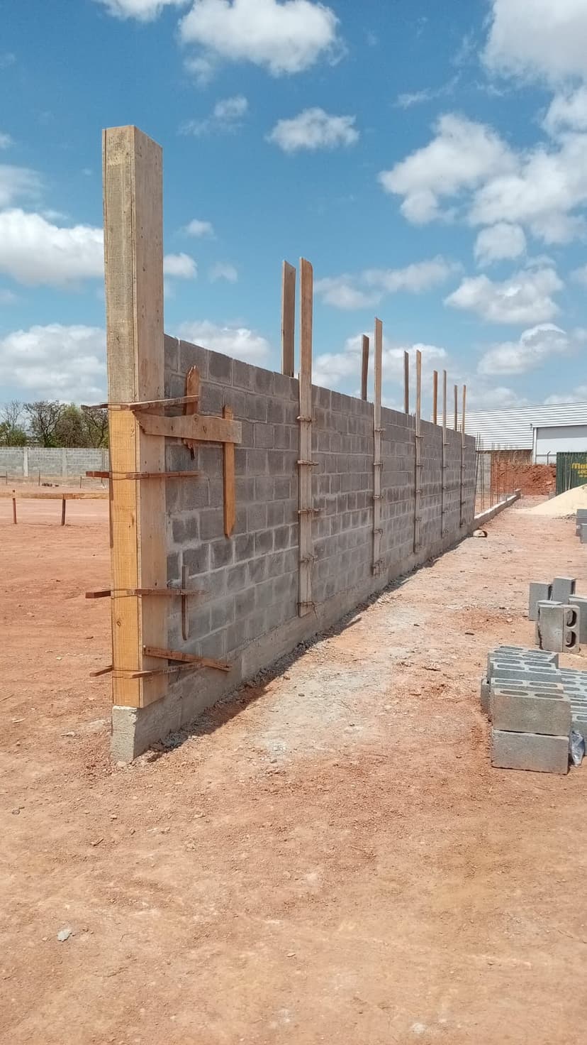 Trabalho de pedreiro por LUIZ