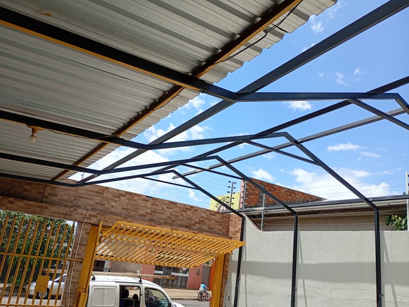 Trabalho de serralheiro por Metalúrgica Teixeira