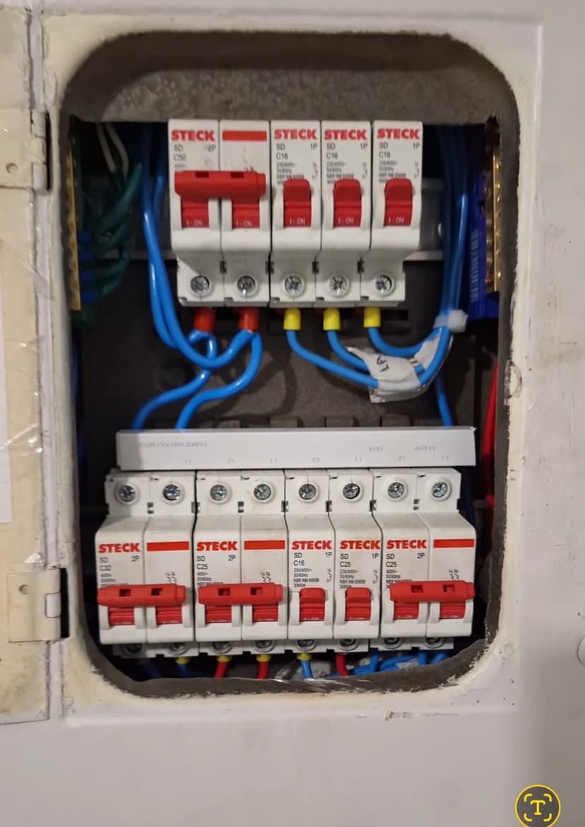 Trabalho de eletricista por GELA SP - Climatização e Serviços