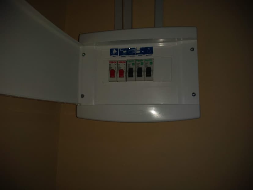 Trabalho de eletricista por André Luiz Bahia