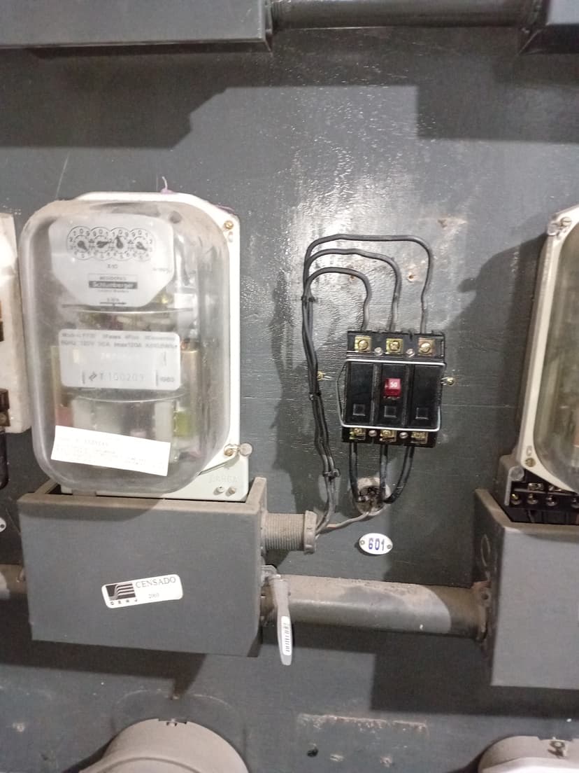 Trabalho de eletricista por C.A SERVIÇE (PRESTAÇÃO DE SERVIÇO)