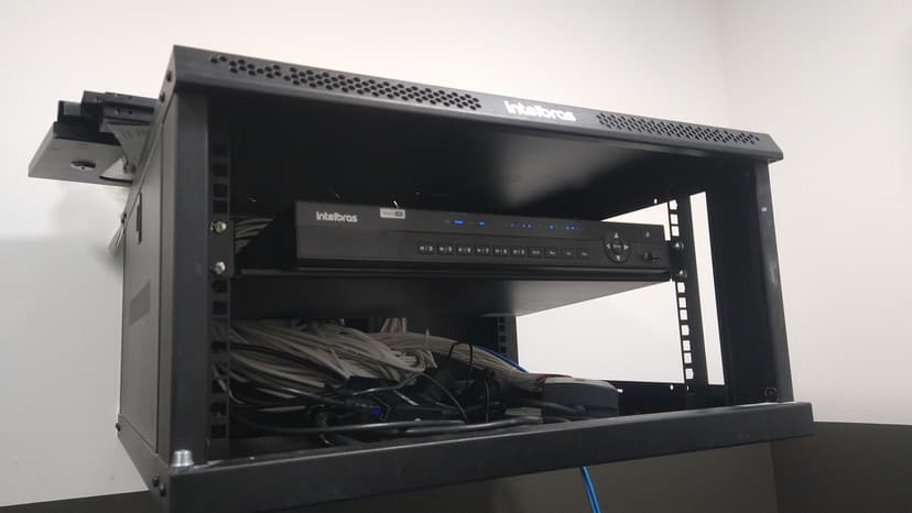 Trabalho de segurança eletrônica por SD PIXEL SEGURANÇA ELETRÔNICA