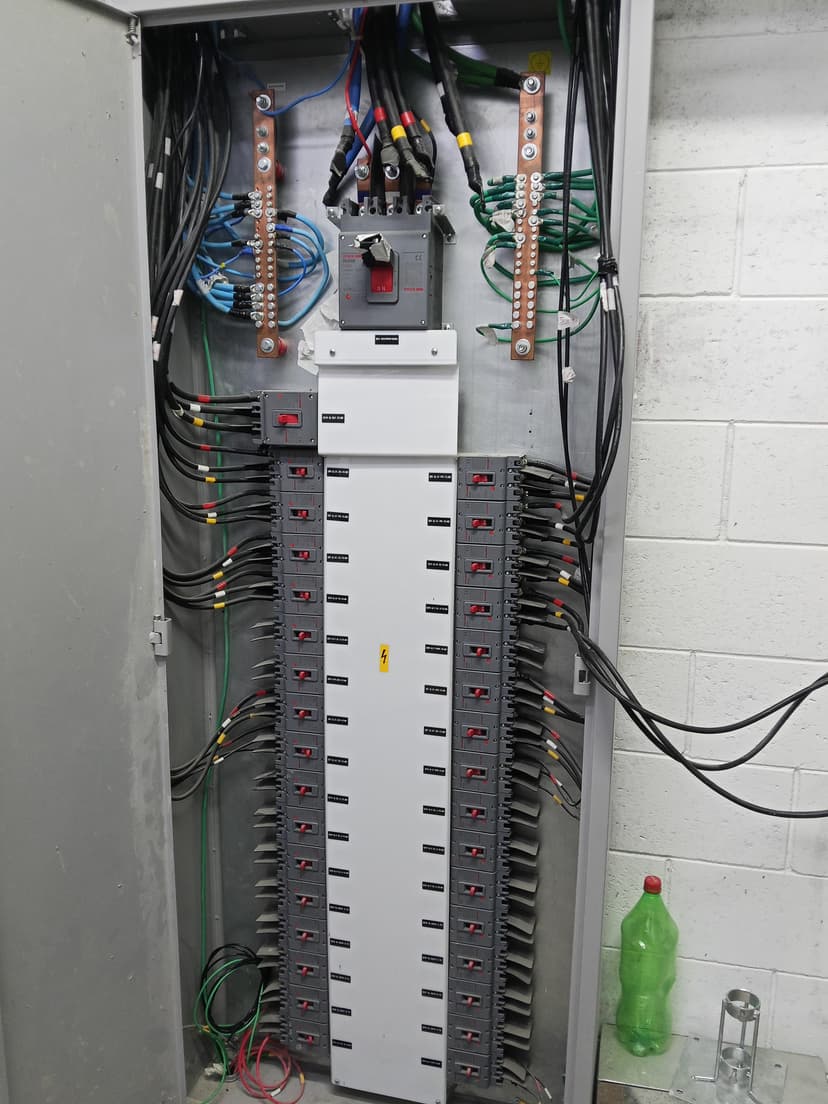 Trabalho de eletricista por Grupo LCSUWW