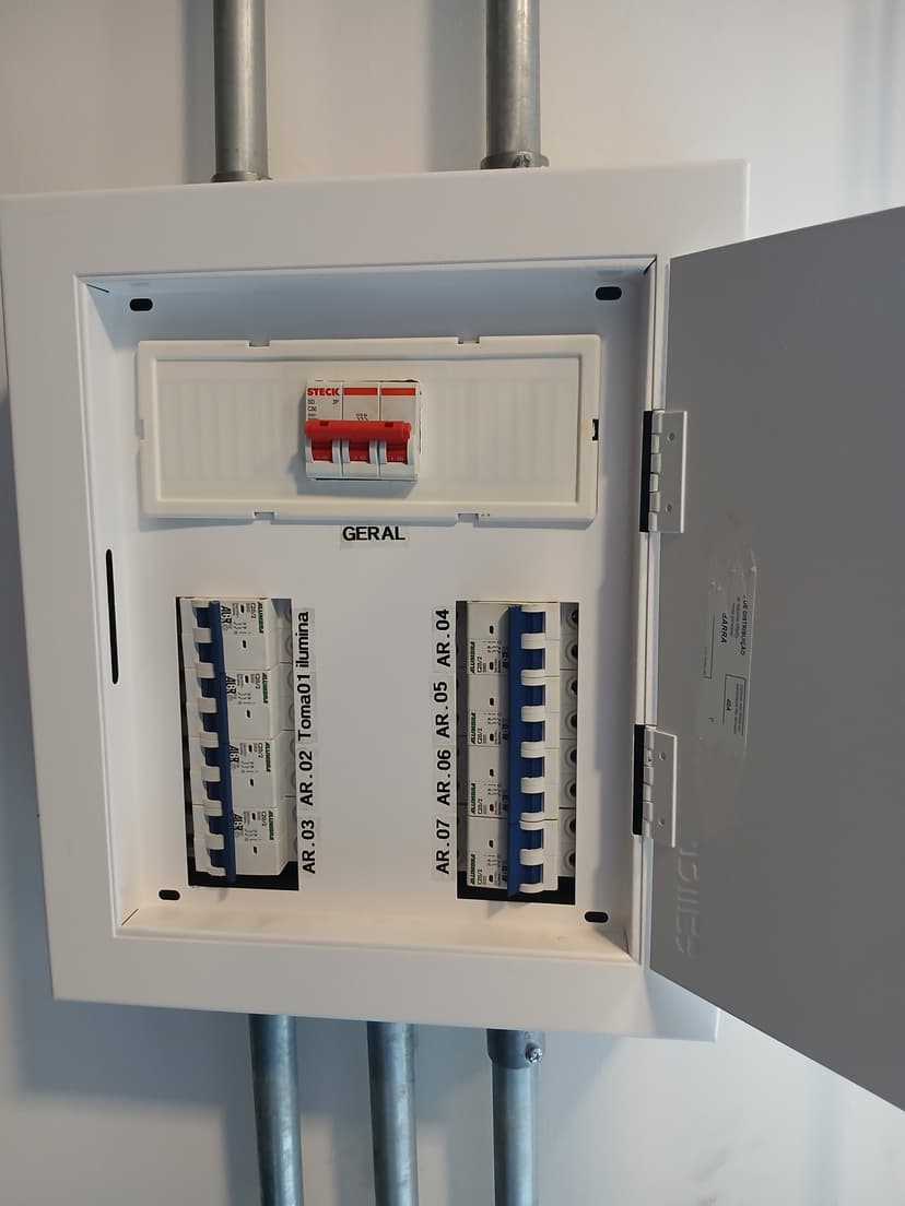 Trabalho de eletricista por Vinicius