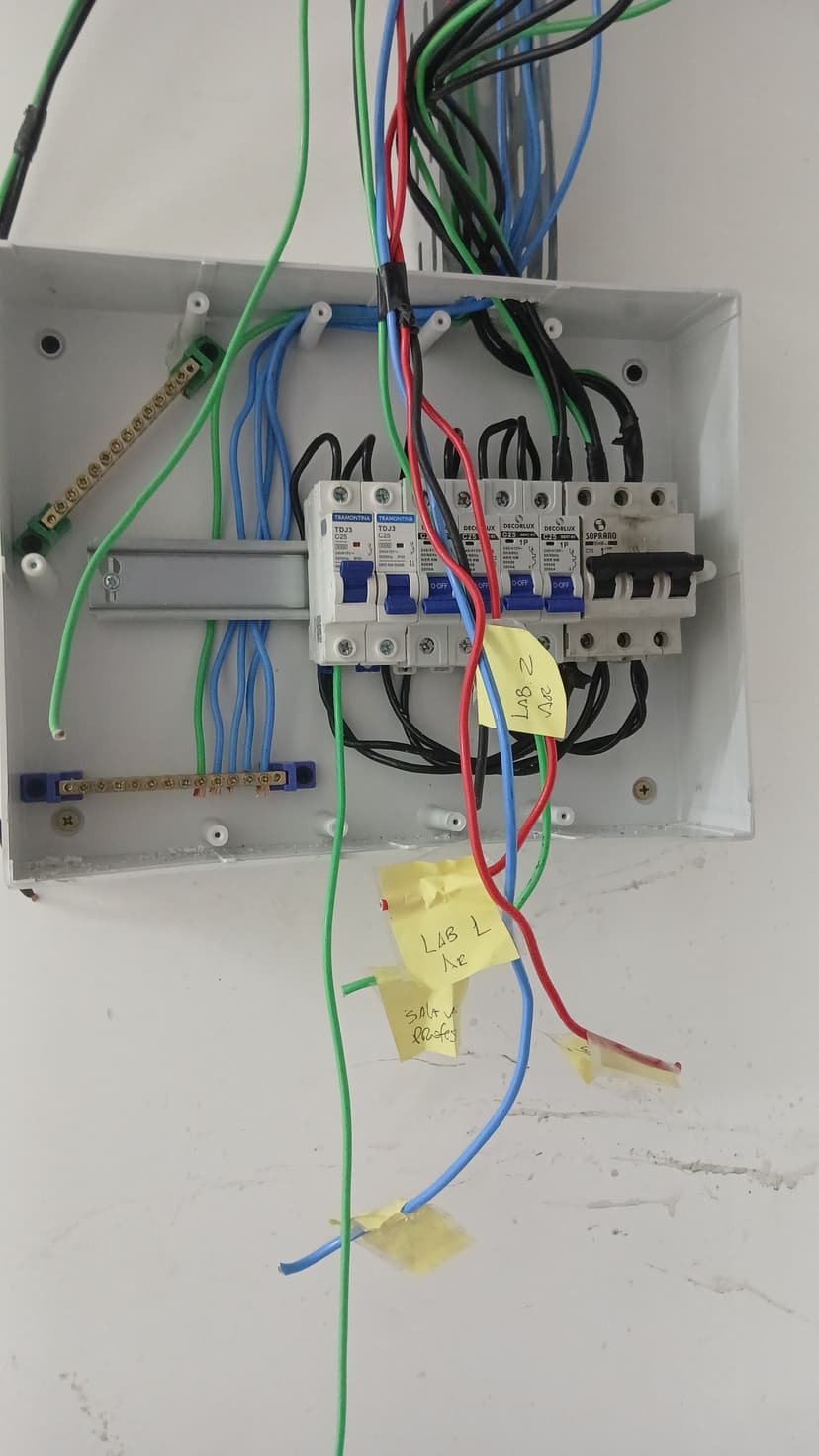Trabalho de eletricista por JB SERVIÇOS PRIME