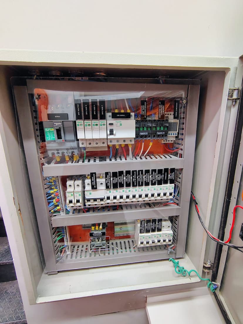 Trabalho de eletricista por FABIO OLIVEIRA RAMOS