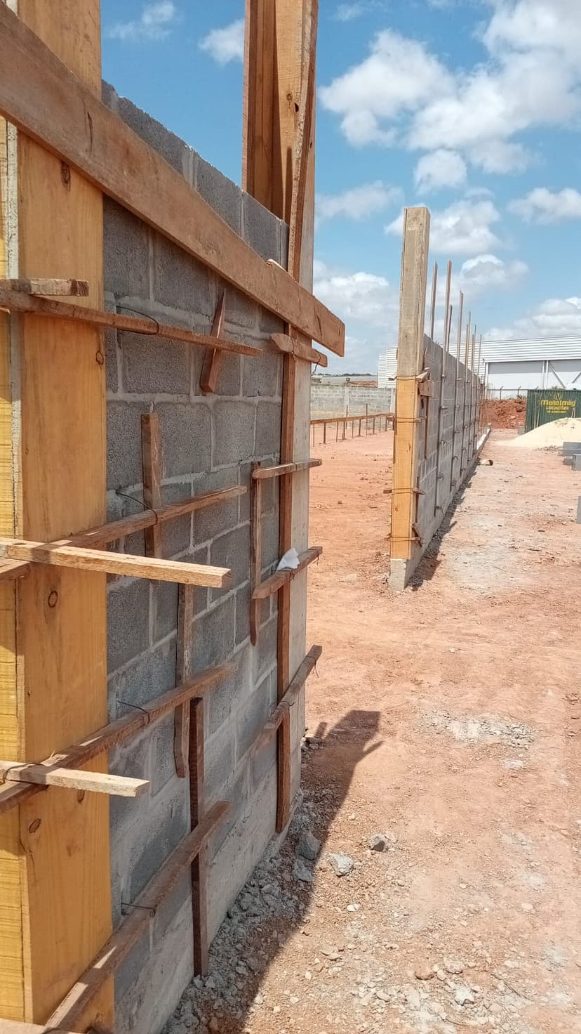 Trabalho de pedreiro por LUIZ