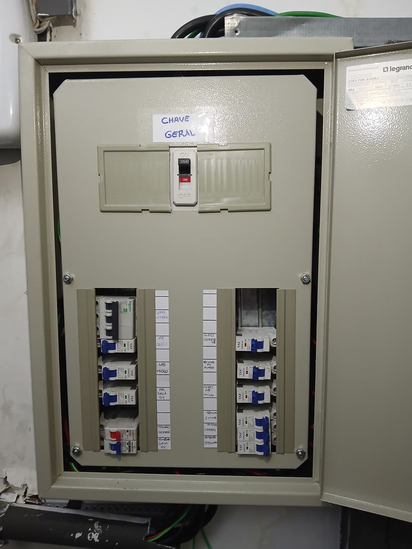 Trabalho de eletricista por JB SERVIÇOS PRIME