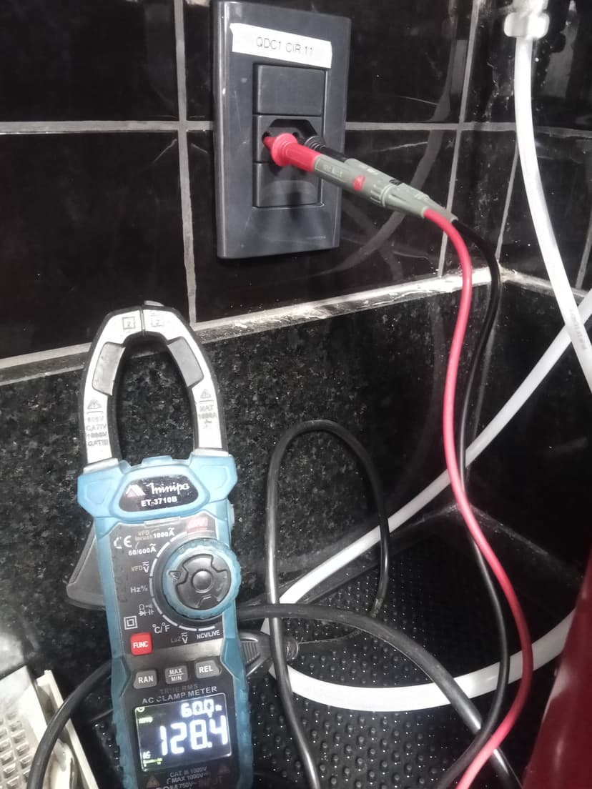 Trabalho de eletrotécnico por Elétrons Elétrica