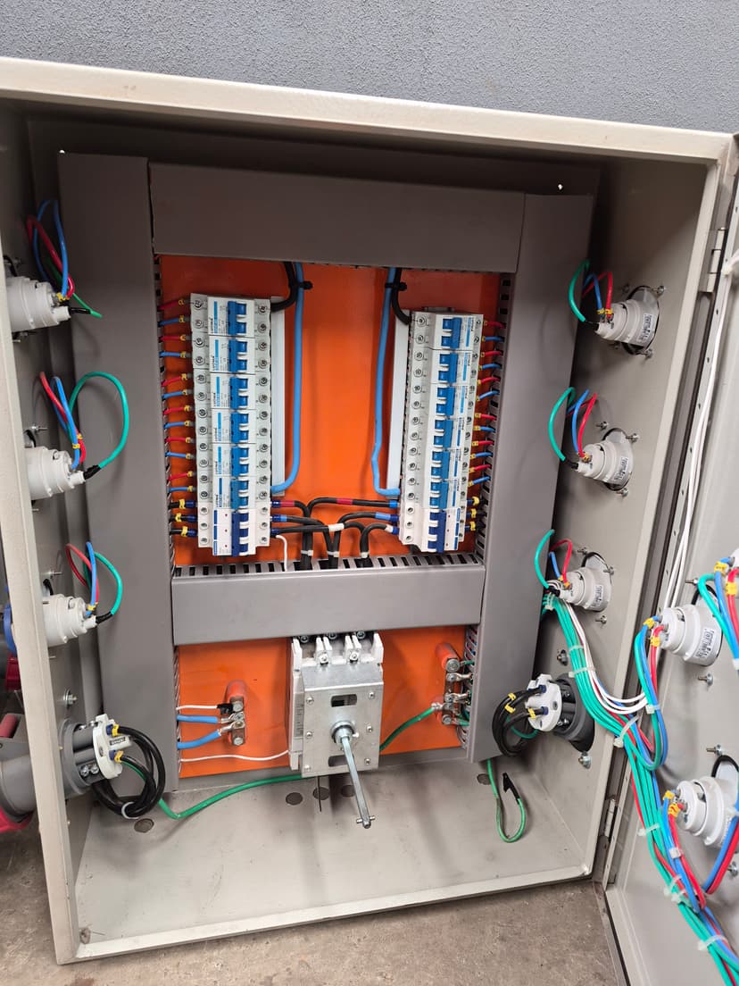 Trabalho de eletricista por Vinicius